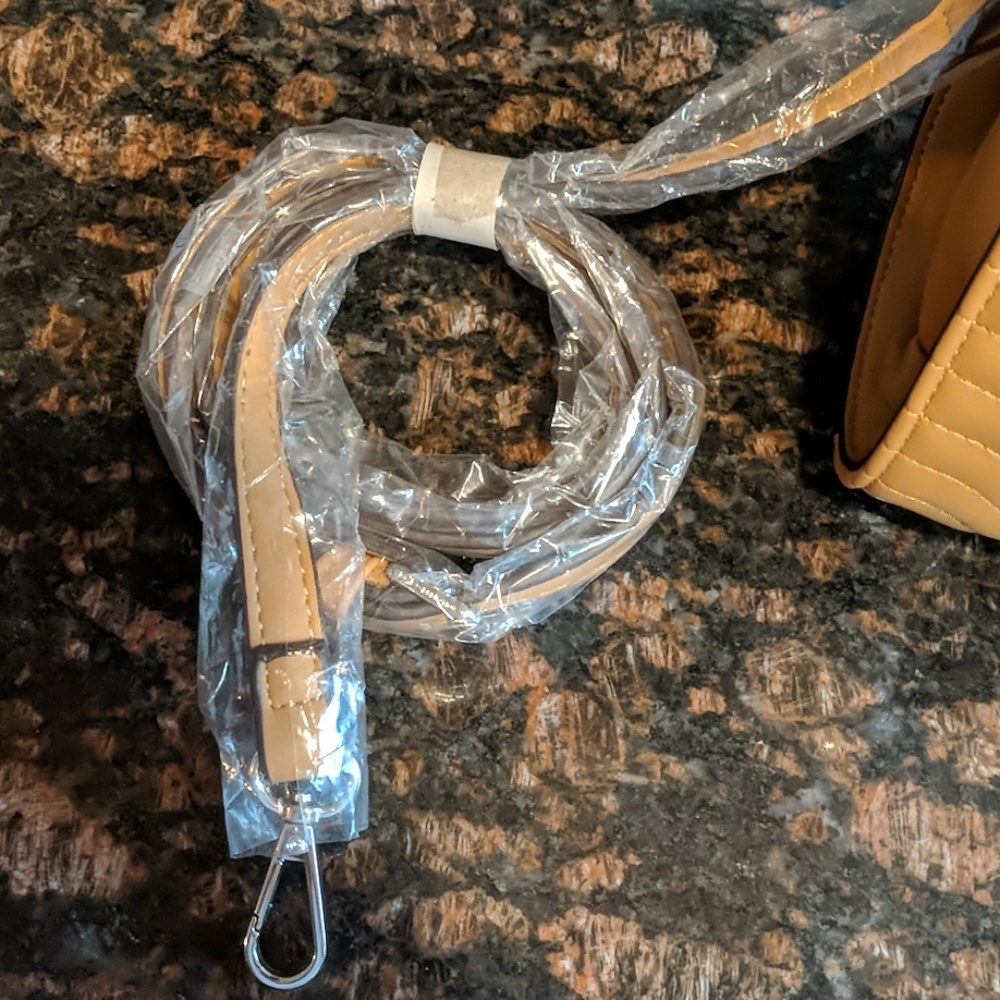 ❤️ Price Drop! NWT BCBGeneration Purse - Picture 5 of 5